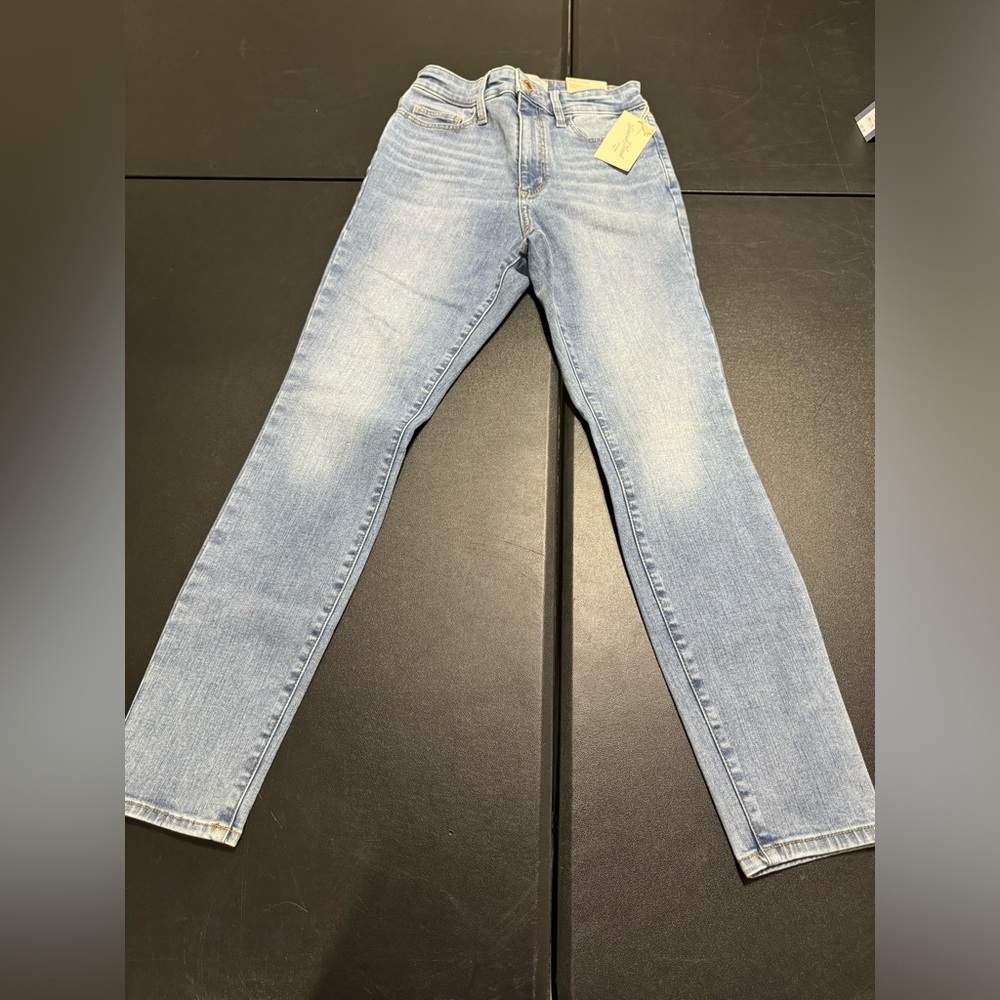 Universal Thread jeans 6 Short High rise Skinny